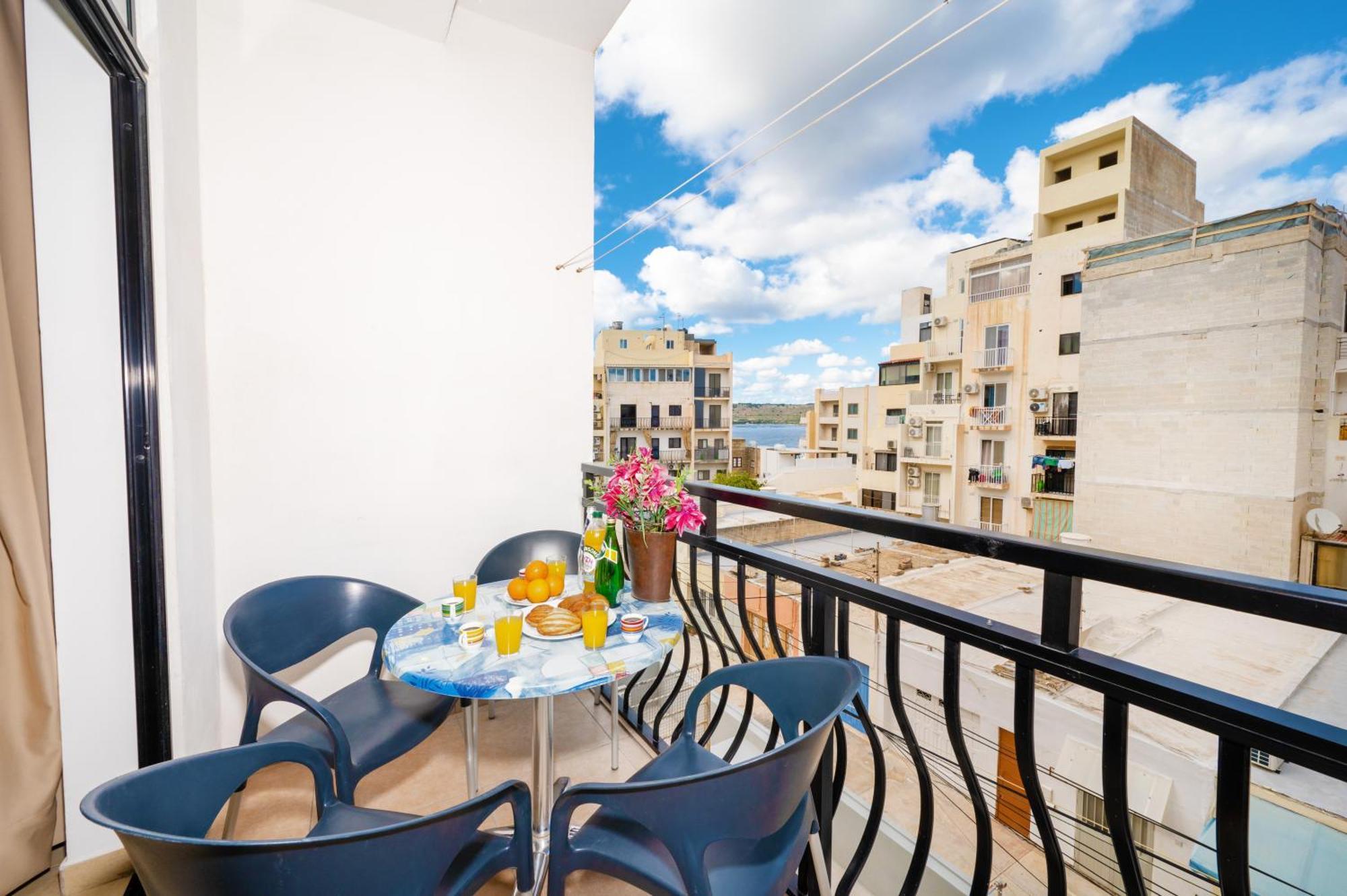 Seashells Apartments With Terrace, Just Off The Seafront In Bugibba - By Getawaysmalta St. Paul's Bay Exterior photo